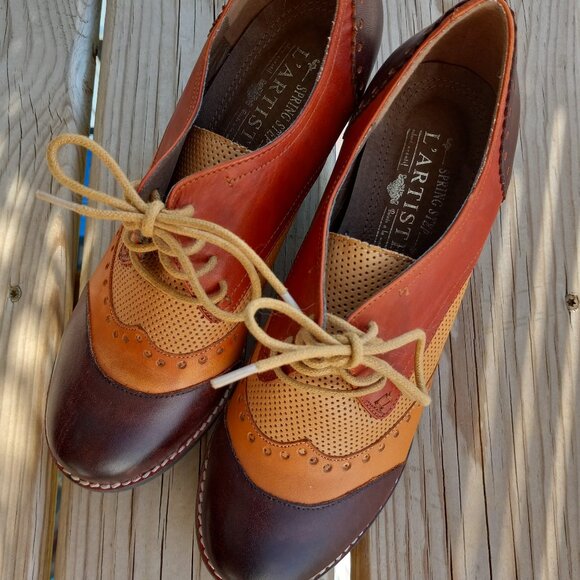 NWOT L'Artiste Vintage Inspired Leather Spectator Wingtip Short Heel Booties - Picture 2 of 10